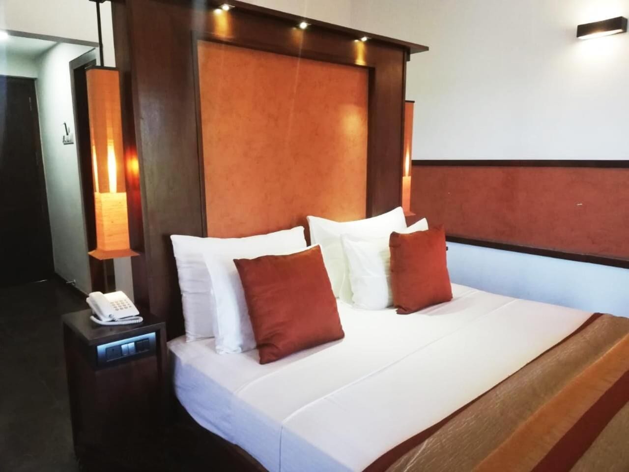 superior studio suite | 1 bedroom, premium bedding, minibar, in-room safe