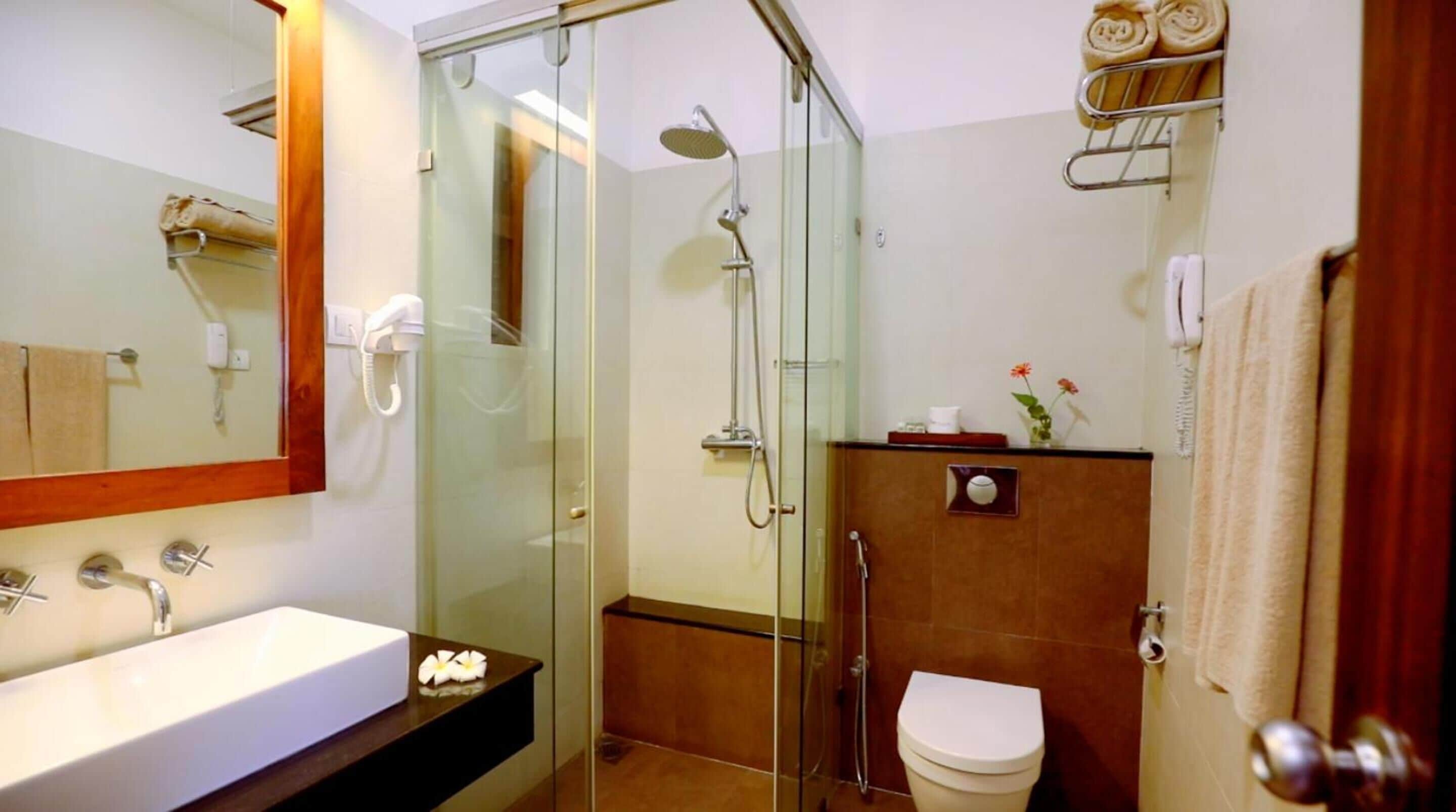 superior studio suite | bathroom | combined shower/bathtub, free toiletries, hair dryer, bathrobes