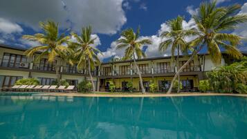 Kolam renang outdoor