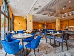Tägliches Frühstücksbuffet gegen Gebühr