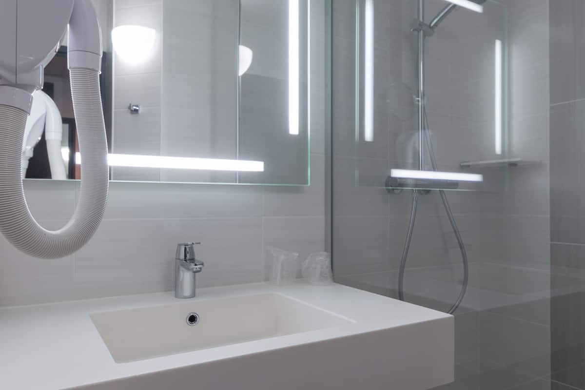 classic room, 1 double bed | bathroom | rainfall showerhead, eco-friendly toiletries, hair dryer, towels