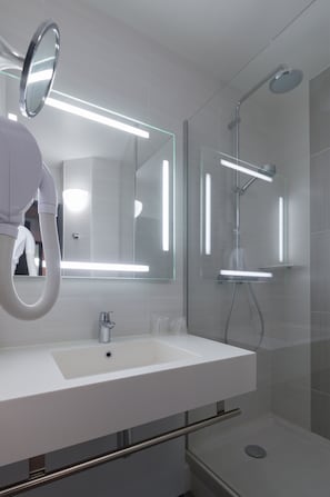 Classic Room, 1 Double Bed | Bathroom | Rainfall showerhead, eco-friendly toiletries, hair dryer, towels
