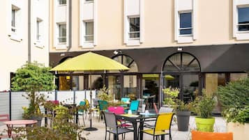 Petit déjeuner buffet servi tous les jours en supplément