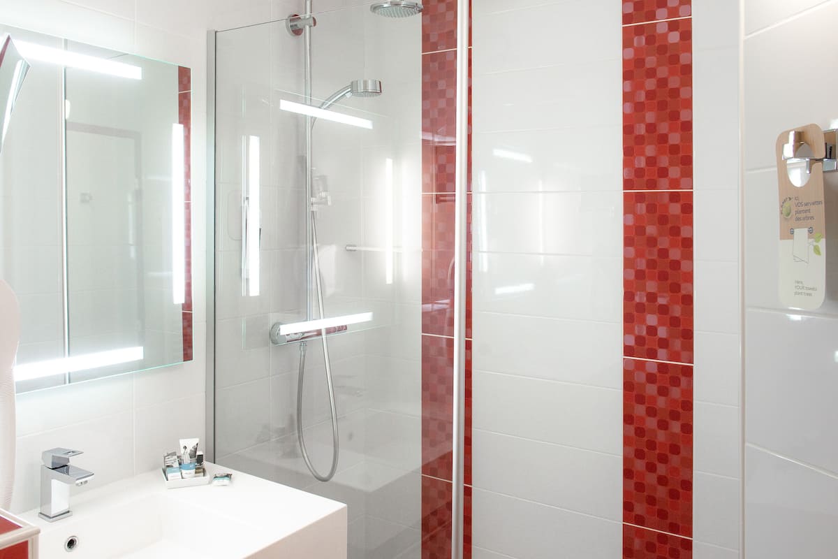 rainfall showerhead, eco-friendly toiletries, hair dryer, towels