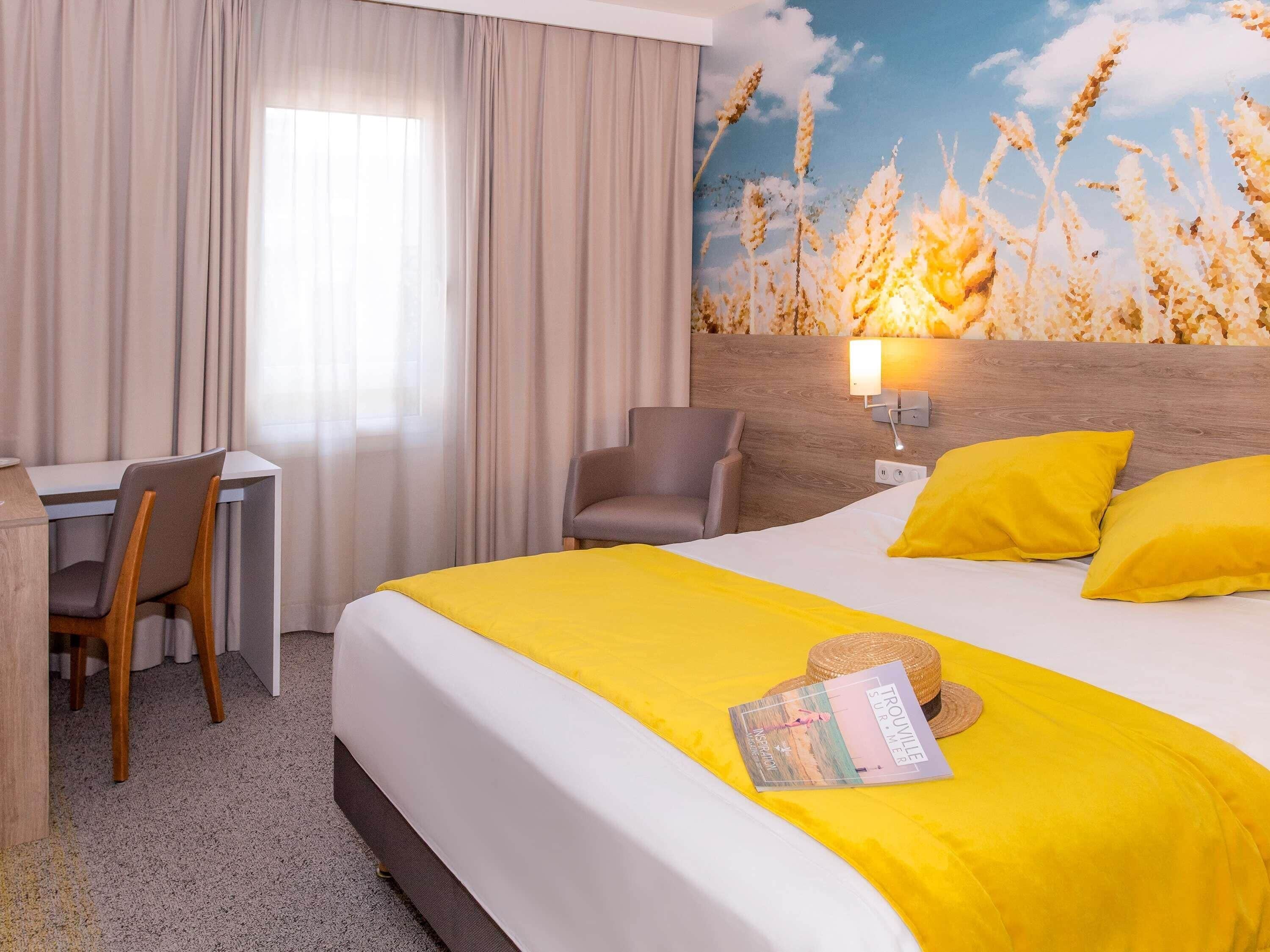 Classic Room, 1 Double Bed | Pillowtop beds, free minibar, in-room safe, desk