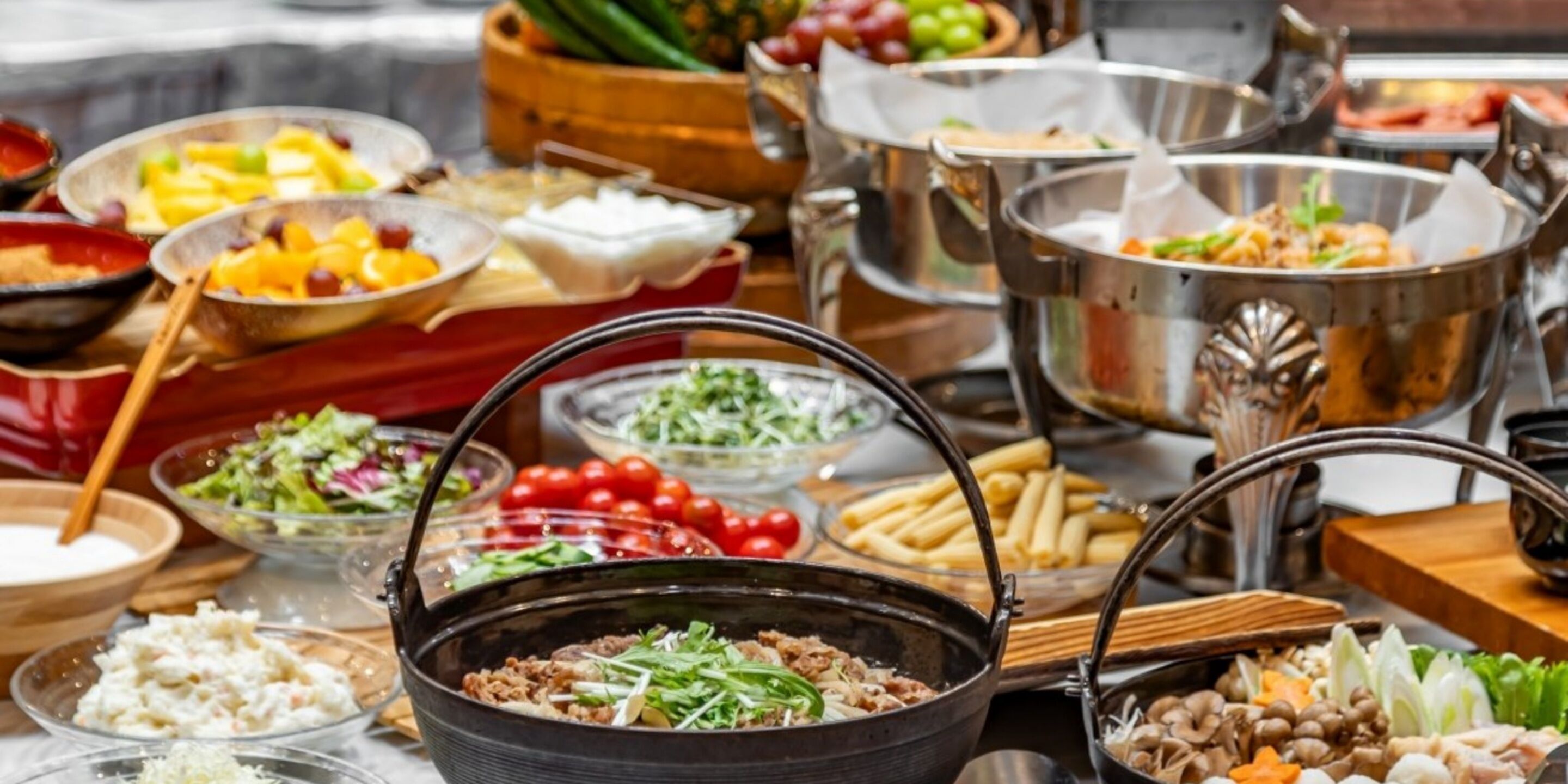 بوفيه فطور يوميًا بتكلفة قدرها (1650 JPY للشخص)