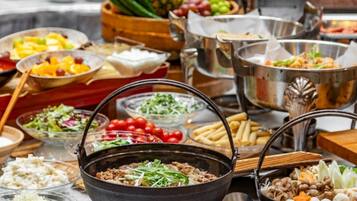 Daily buffet breakfast (JPY 1650 per person)