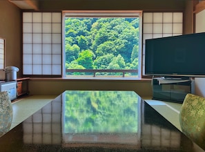 Chambre, non-fumeurs (Japanese Western Style, B) | Coffres-forts dans les chambres, bureau, Wi-Fi gratuit