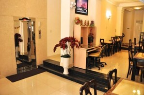 Living area - Tulip Dalat Hotel (Da Lat)