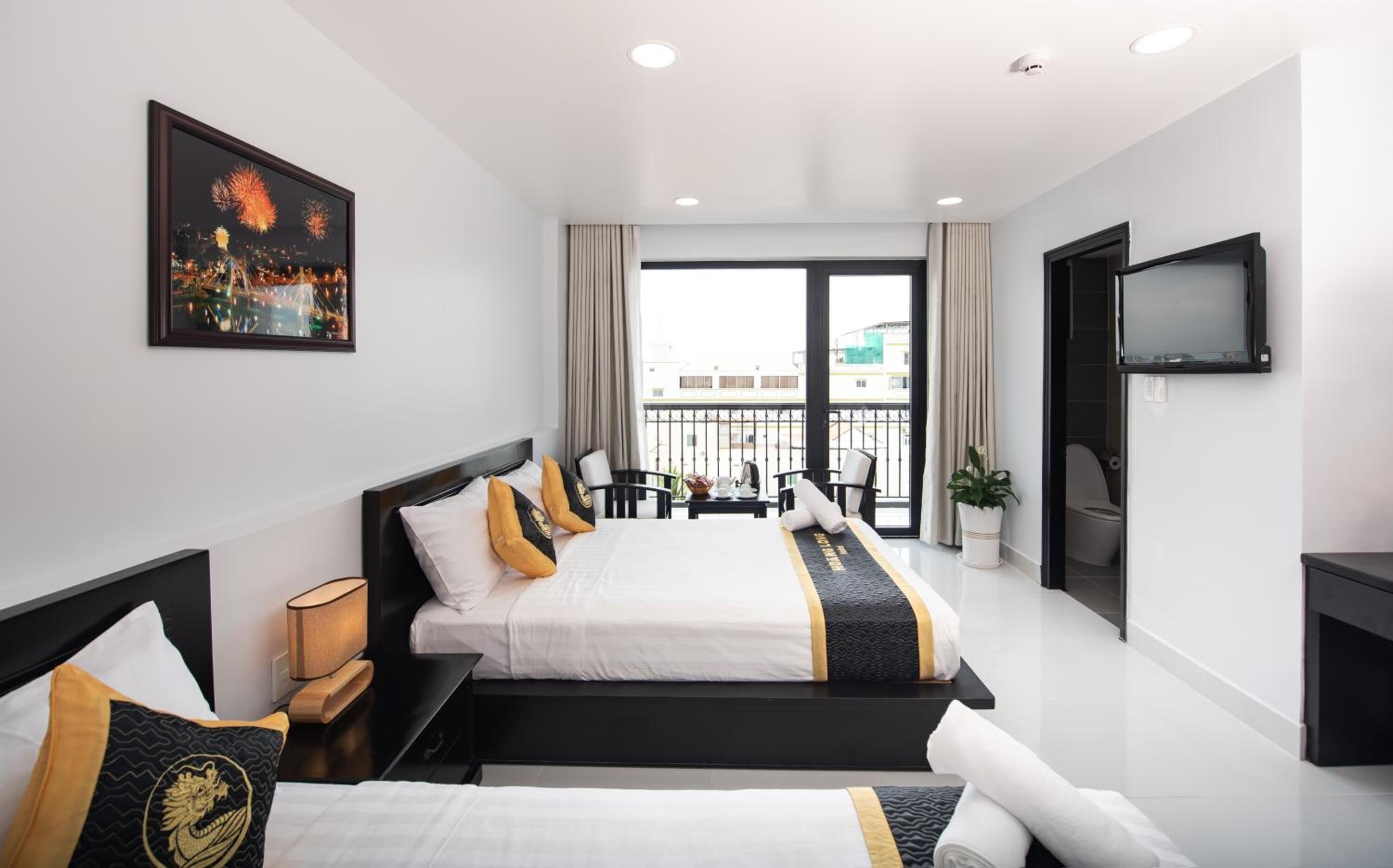 Premium bedding, minibar, in-room safe, desk