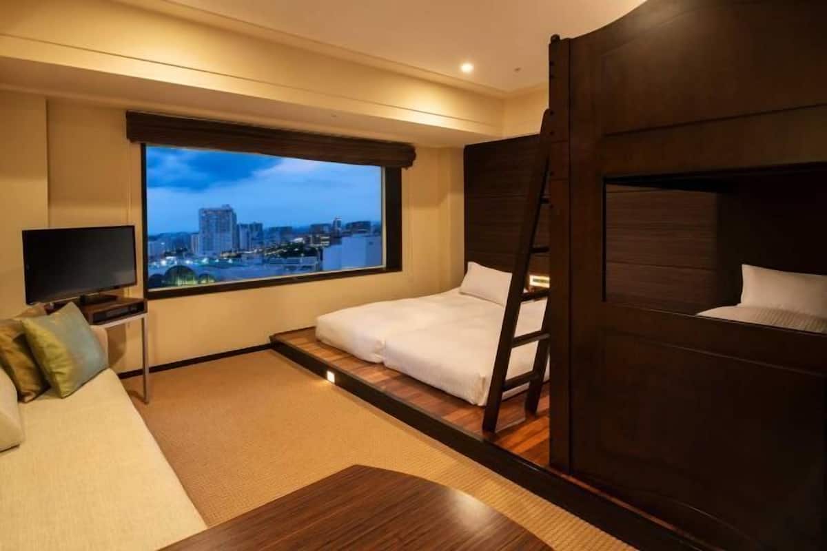 Desk, blackout drapes, free WiFi, bed sheets