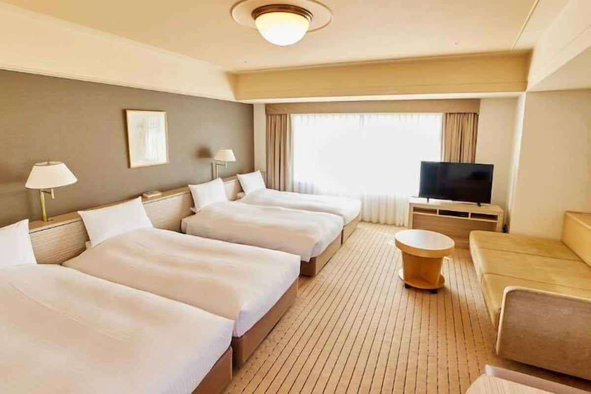 Desk, blackout drapes, free WiFi, bed sheets