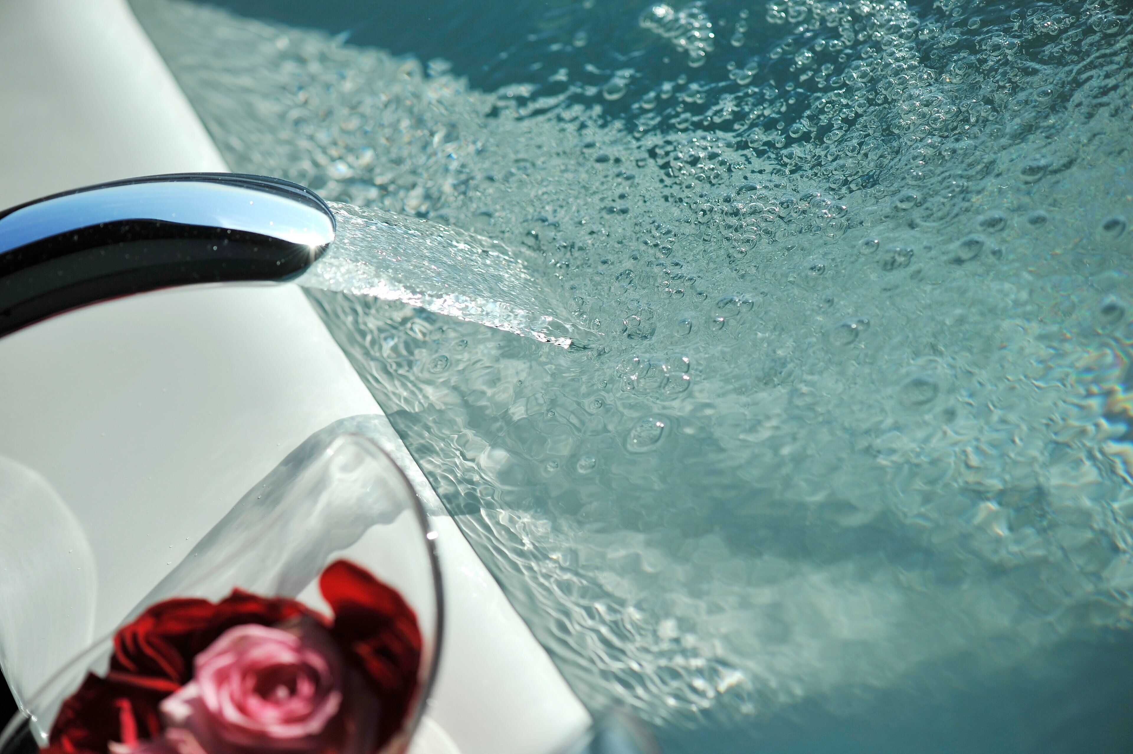 the pool bath | bathroom | combined shower/bathtub, deep-soaking bathtub, free toiletries