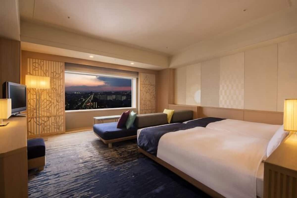 Desk, blackout drapes, free WiFi, bed sheets