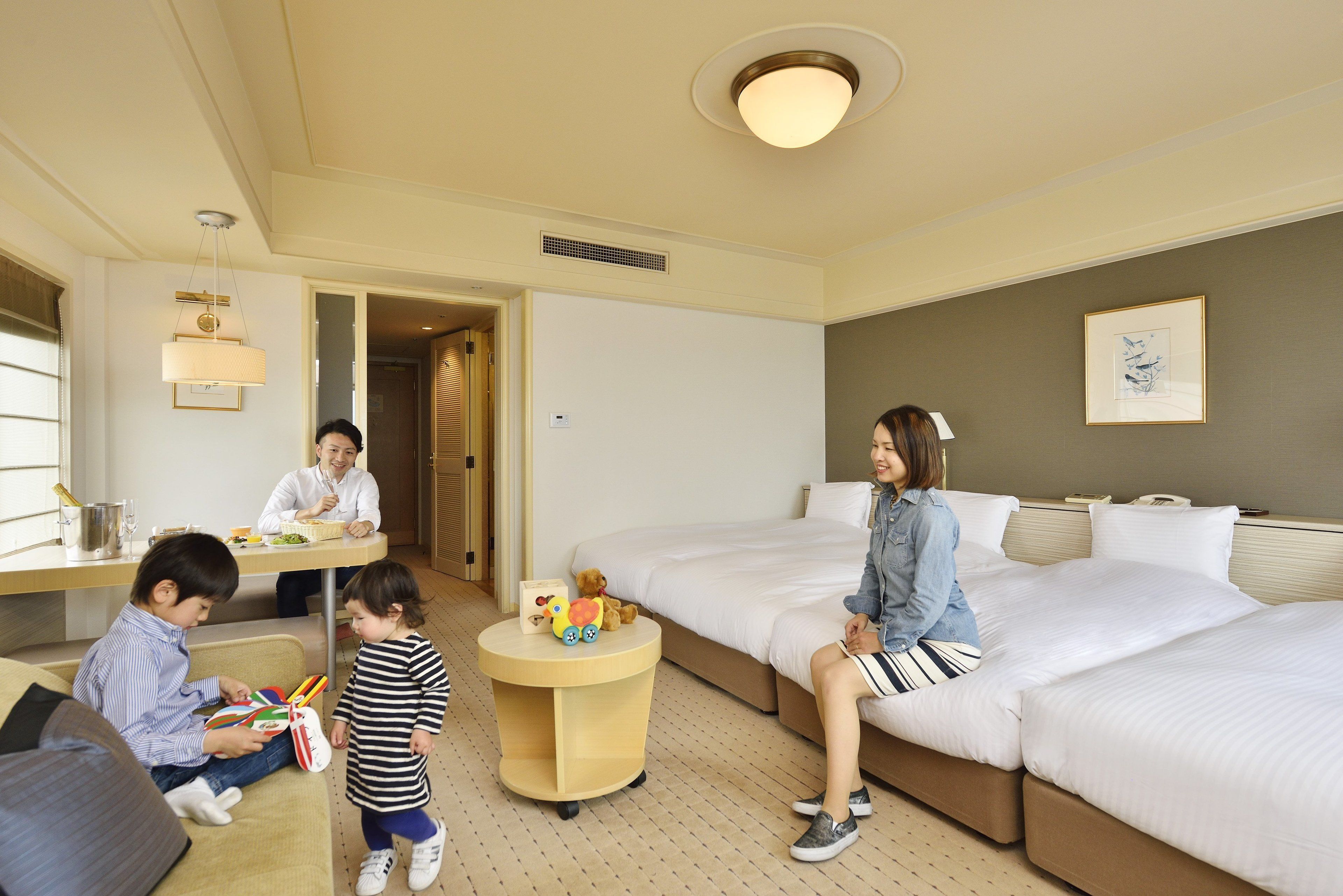 Escrivaninha, cortinas blackout, Wi-Fi de cortesia, roupa de cama