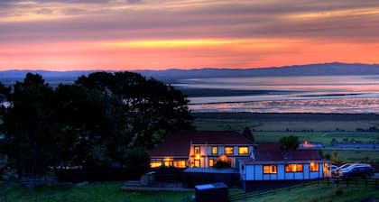 Chartre' Manor Bed & Breakfast