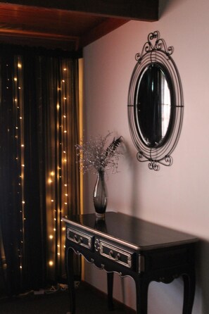 Interior - Chartre' Manor Bed & Breakfast (Thames)