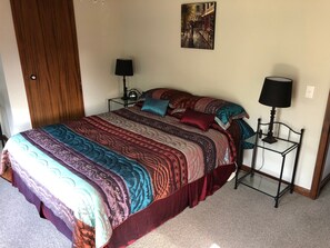 Double Room, Garden View (The Garden View Room) | Free WiFi, bed sheets - Chartre' Manor Bed & Breakfast (Thames)