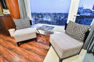 Ropa de cama de alta calidad, colchones con pillow-top y minibar 