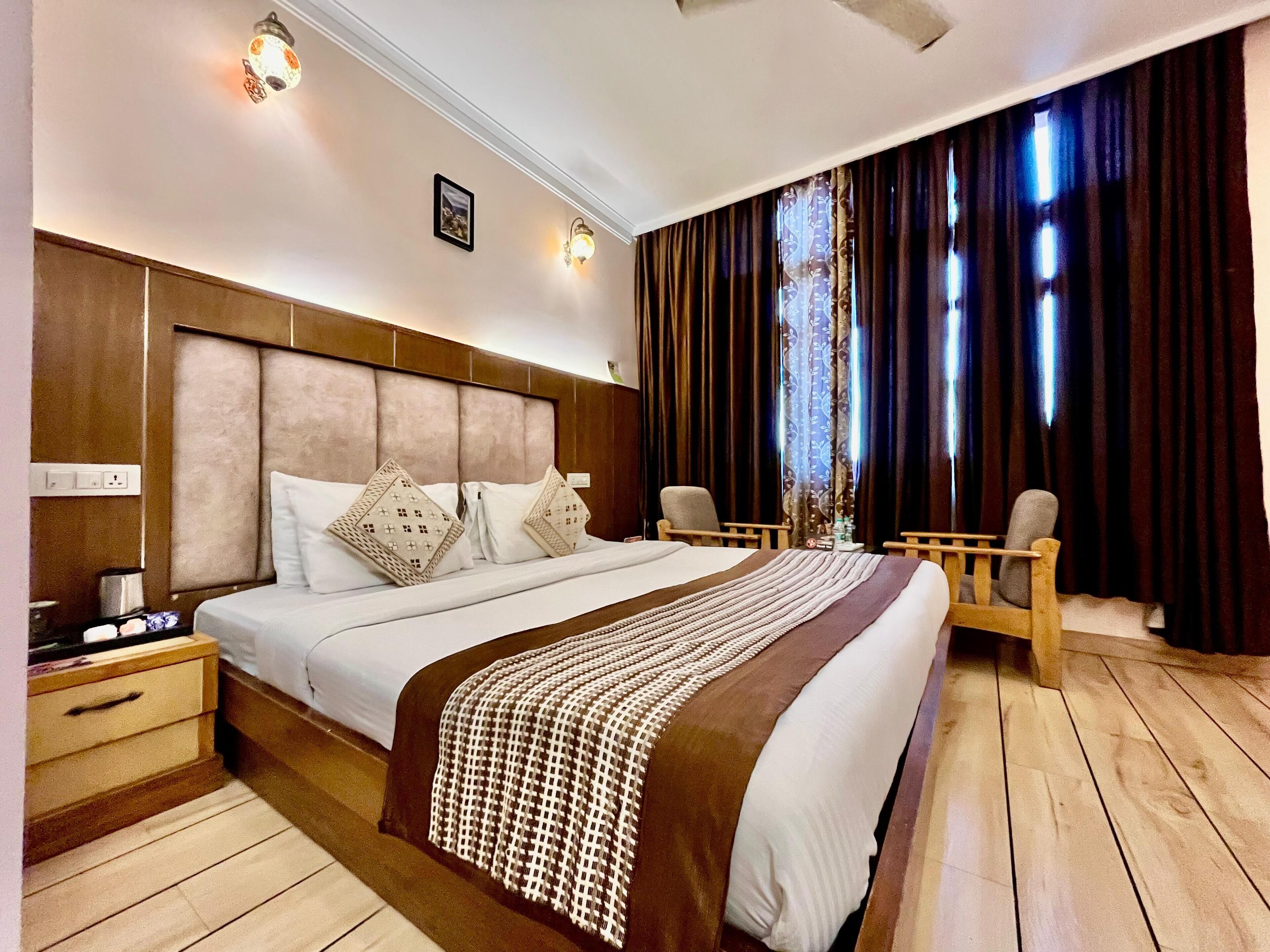 Deluxe dubbelrum - 1 queensize-säng - tillgång till Club Lounge - utsikt mot bergen | 1 sovrum, italienska Frette-lakan och sängtillbehör av högsta kvalitet