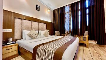 Habitación doble Deluxe, 1 cama Queen size, con acceso al salón lounge del club, vista a la montaña | 1 habitación, sábanas italianas Frette y ropa de cama de alta calidad