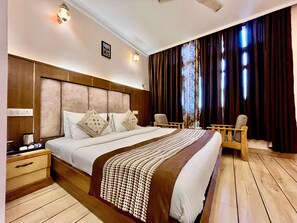 Doppia Deluxe, 1 letto queen, accesso al Club Lounge, vista montagna | 1 camera, lenzuola Frette, biancheria da letto di alta qualità