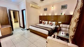Superior Room, 1 King Bed, Mountain View, Mountainside | 1 bedroom, Frette Italian sheets, premium bedding, down duvets