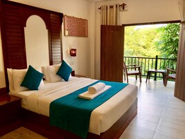 DELUXE DOUBLE | Egyptian cotton sheets, premium bedding, minibar, in-room safe