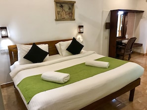 Egyptian cotton sheets, premium bedding, minibar, in-room safe - Sundaras Resort & Spa (Dambulla)