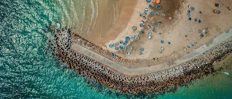 Privéstrand vlakbij, cabana's (toeslag), een strandbar