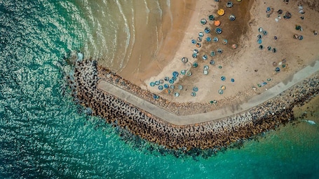 Playa privada en los alrededores y camas de playa (con cargo)