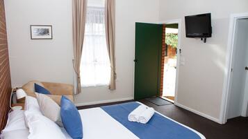 Family Double Room | Desk, free WiFi