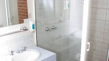 Family Room (Small) | Bathroom | Shower, towels