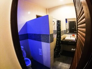 Shower, free toiletries, hair dryer, towels - Tanamas House (Sa Khu)