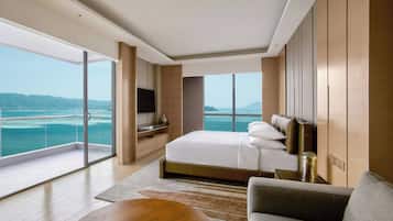 Hochwertige Bettwaren, Minibar, Zimmersafe, Schreibtisch