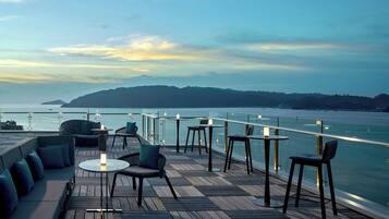 3 restaurants, breakfast, lunch, dinner served; international cuisine