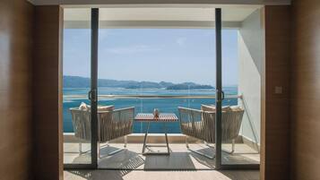 Premium bedding, minibar, in-room safe, desk