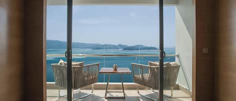 Chambre Premier, 1 trÚs grand lit | Literie de qualité, minibar, coffre-fort, bureau