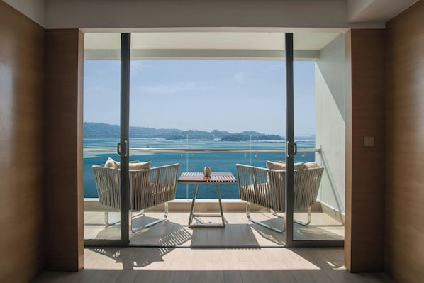 Chambre Premier, 1 très grand lit | Literie de qualité, minibar, coffre-fort, bureau