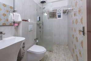 Deluxe Room, 1 King Bed | Bathroom | Shower, free toiletries, hair dryer, towels - Serenity Inn La Vista (Hyderabad)