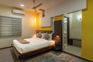 Habitación Deluxe, 1 cama de matrimonio grande | Ropa de cama de alta calidad, minibar, caja fuerte y escritorio