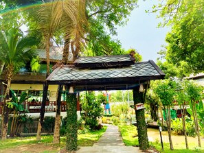 Exterior - Bura Lumpai (Pai)