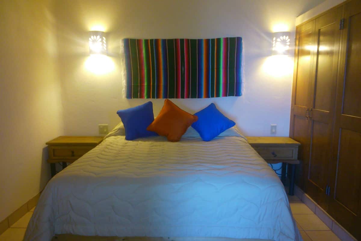 Iron/ironing board, free WiFi, bed sheets