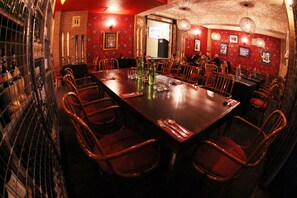 Se sirven cenas y cocina italiana 