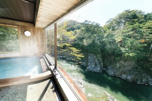 Piscine intérieure