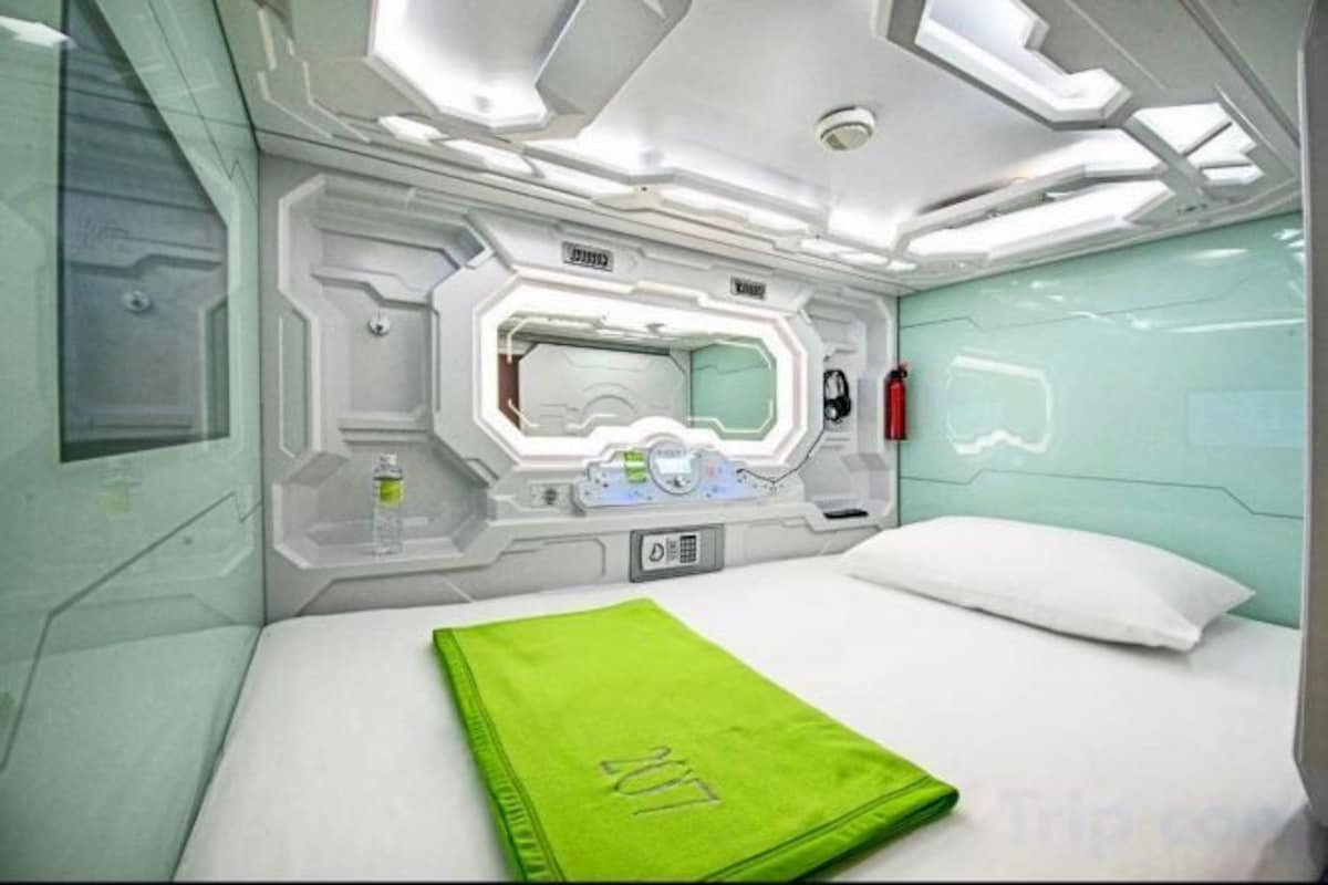 In-room safe, desk, WiFi (free)