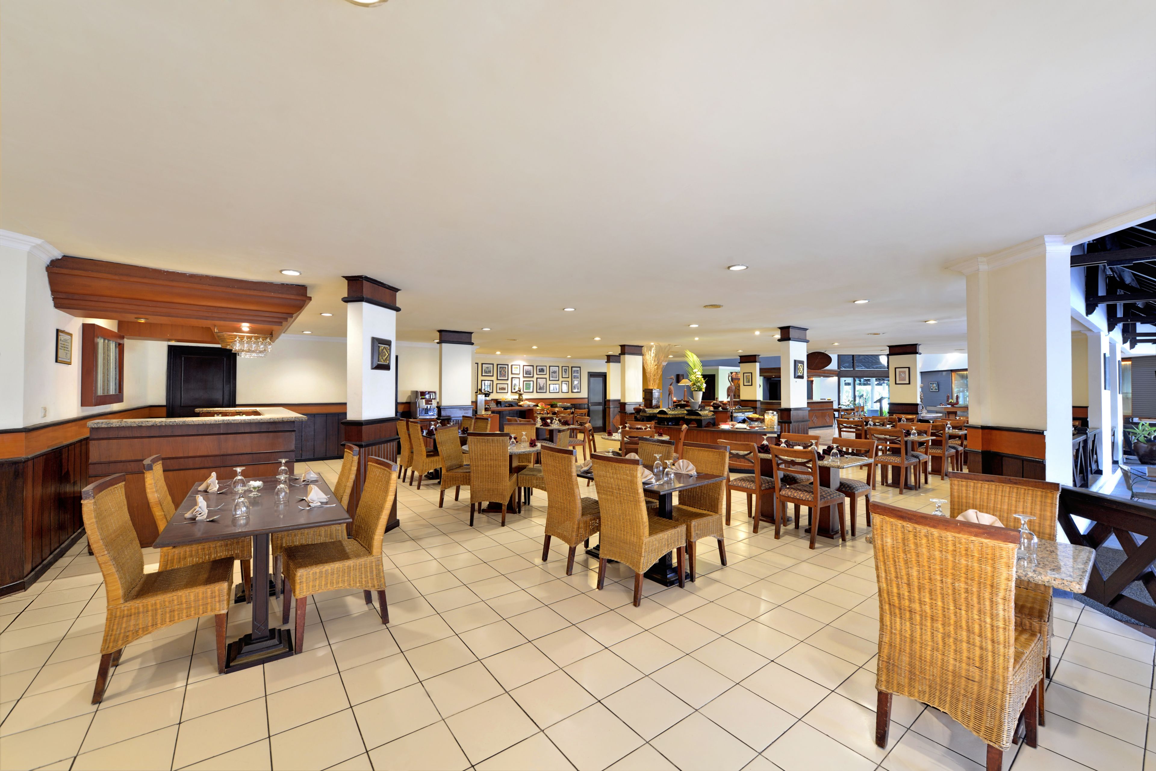 Se sirven desayunos, comidas, cenas y cocina internacional 