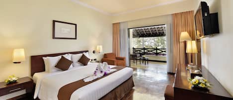 In-room safe, desk, free WiFi