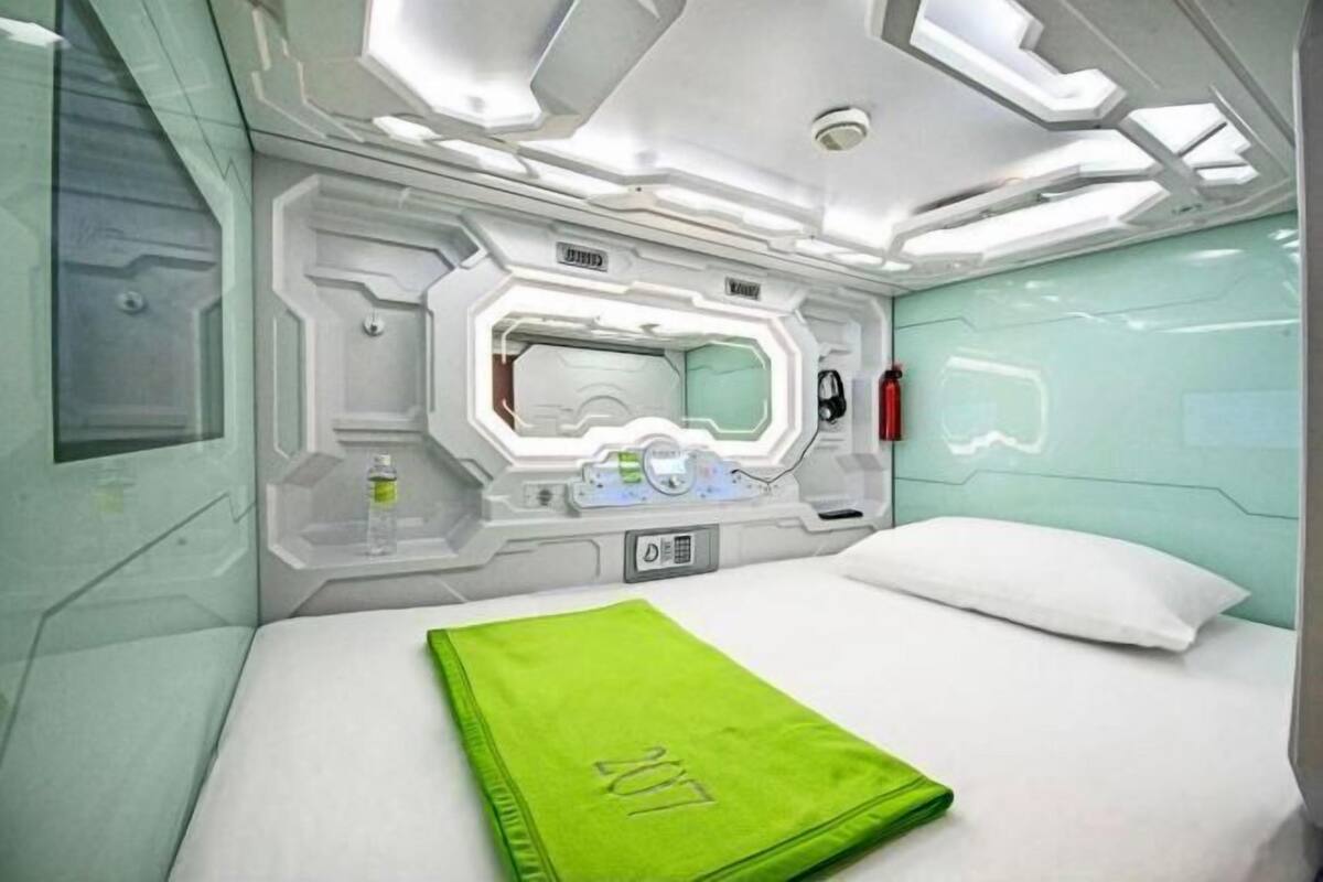 In-room safe, desk, free WiFi