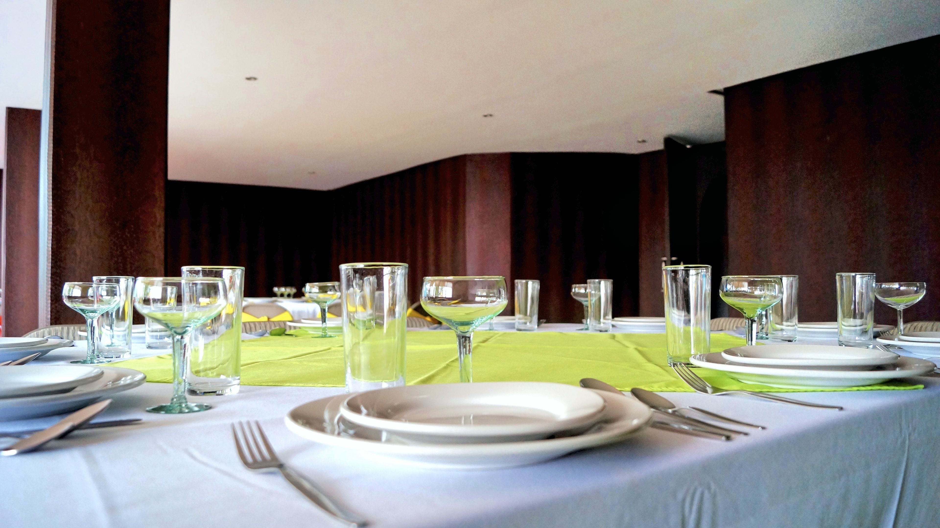 breakfast and lunch served